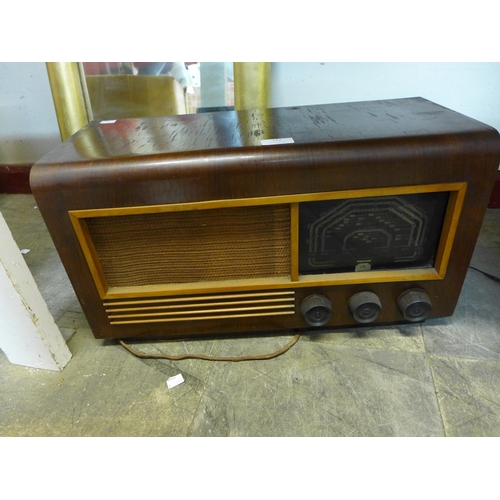 372 - A vintage Fergusson valve radio