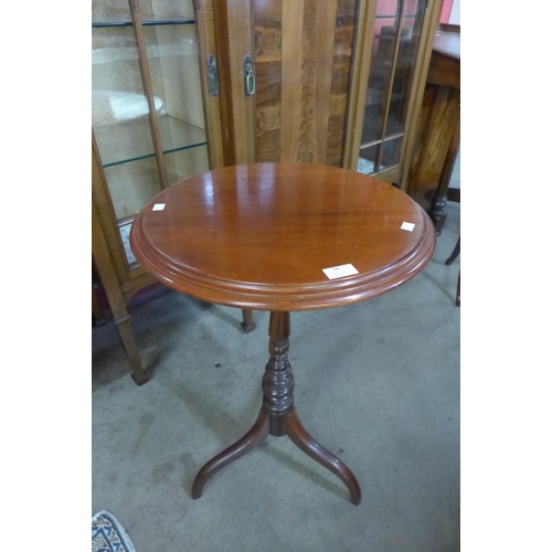 94 - A Victorian mahogany circular tripod wine table