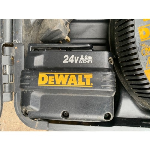 2029 - DeWalt drill with battery