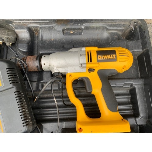 2029 - DeWalt drill with battery