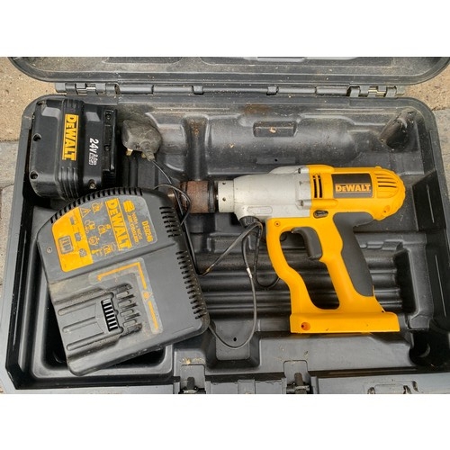 2029 - DeWalt drill with battery