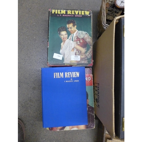 1022 - A collection of movie books and annuals **PLEASE NOTE THIS LOT IS NOT ELIGIBLE FOR POSTING AND PACKI... 