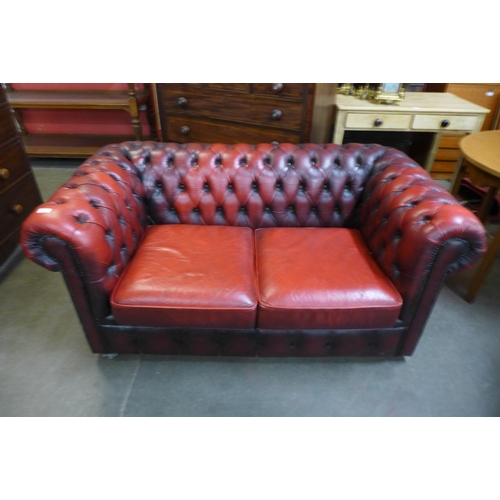 25 - An oxblood leather Chesterfield Settee