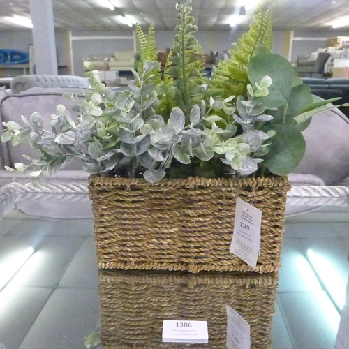 1440 - A display of artificial green ferns in a seagrass basket, W 20cms (67450313)   #