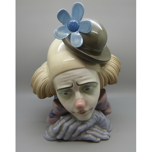 607 - A Lladro figure of a clown