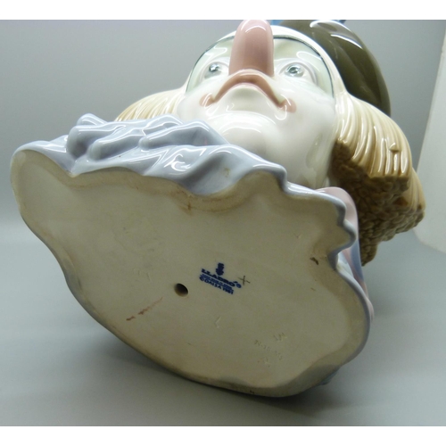 607 - A Lladro figure of a clown