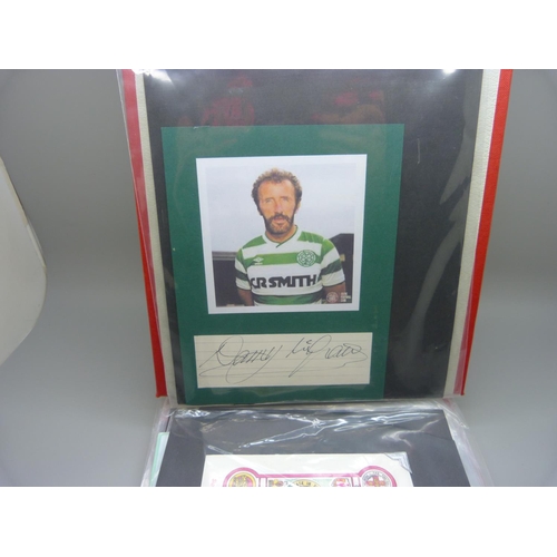 622 - Football memorabilia; album of autographed items including Jack Carlton, Danny McGrain, Tom Finney, ... 