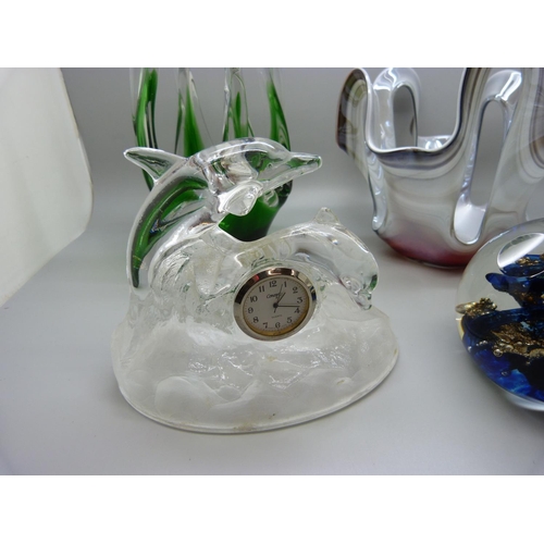 647 - Four items of glass including a Selkirk paperweight