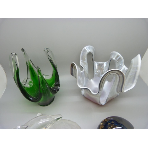 647 - Four items of glass including a Selkirk paperweight