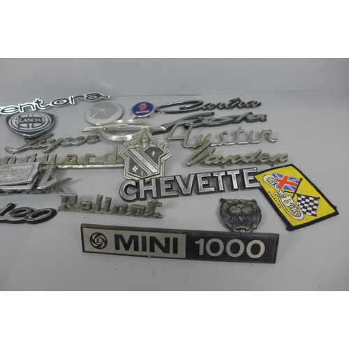 678 - A collection of assorted car badges