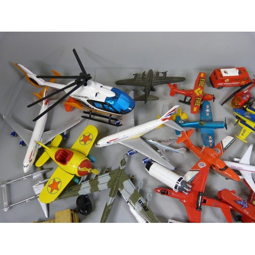 685 - A box of model aeroplanes and helicopters