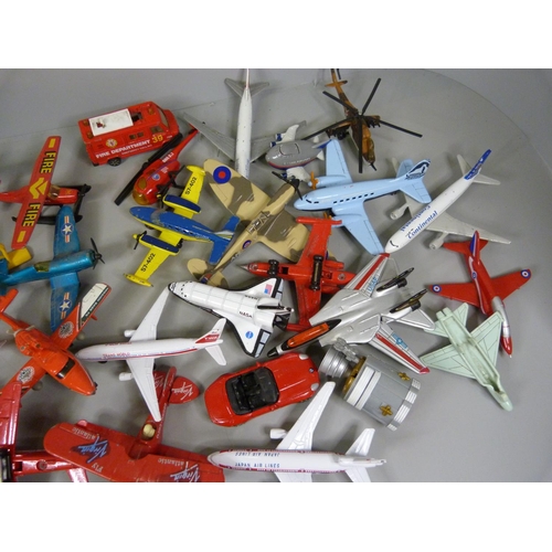 685 - A box of model aeroplanes and helicopters