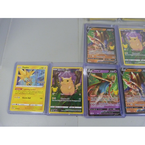 694 - 210 Holographic Pokemon cards