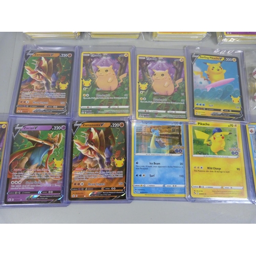 694 - 210 Holographic Pokemon cards