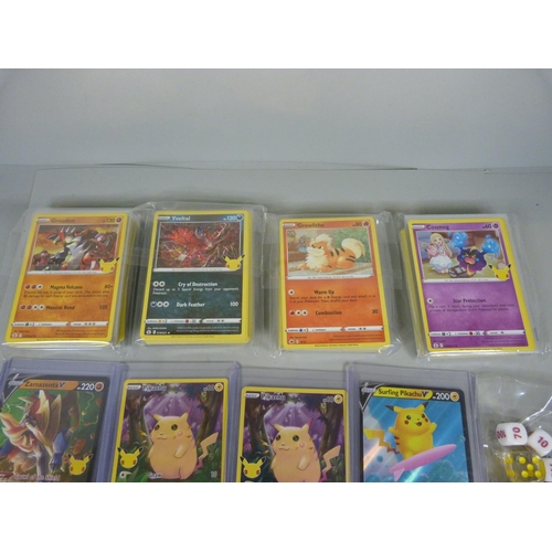 694 - 210 Holographic Pokemon cards