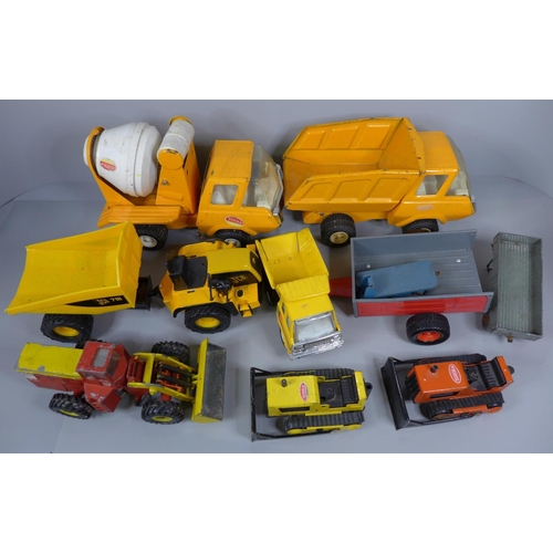 754 - A collection of Tonka and Dinky Toys