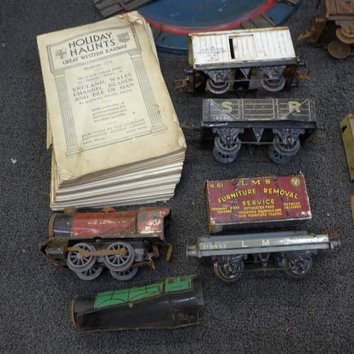 758 - A collection of Hornby 0 gauge with electric track and a book, Great Western Railway Holiday Haunts ... 