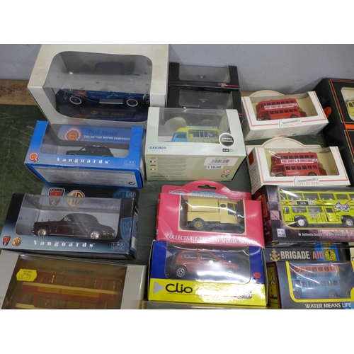 814 - A collection of thirty mixed die-cast model vehicles, boxed