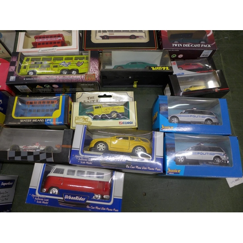 814 - A collection of thirty mixed die-cast model vehicles, boxed