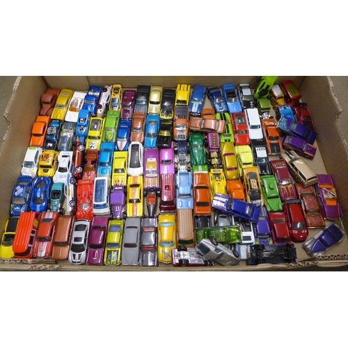 823 - Approximately 200 Hot Wheels die-cast model vehicles