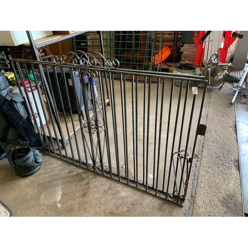 2142 - Pair of metal driveway gates - 3ft tall, 4ft wide