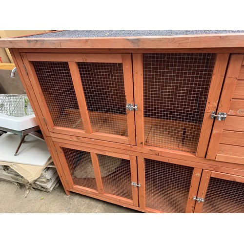 2299 - Approx 7ft x 4ft x 2ft rabbit hutch