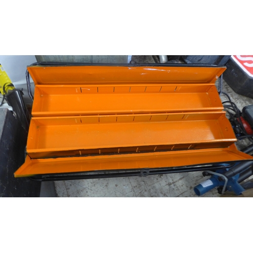 2019 - Metal cantilever tool box with pair of steel van ramps