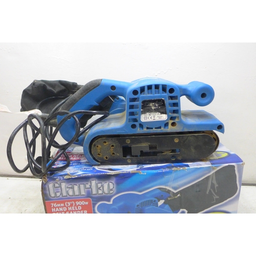 2029 - Clarke 900W handheld belt sander - W