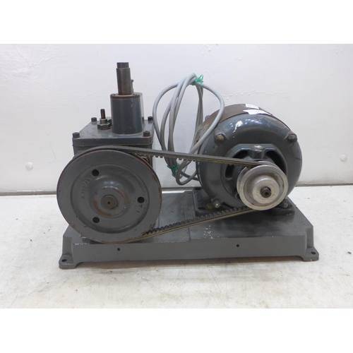 2035 - 240V Vacuum pump - W