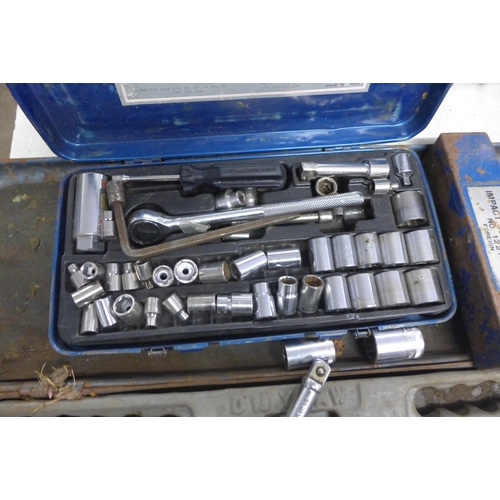 2052 - 4 assorted socket sets