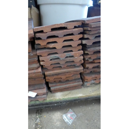 2147 - Approx 30 rosemary/terracotta roof tiles