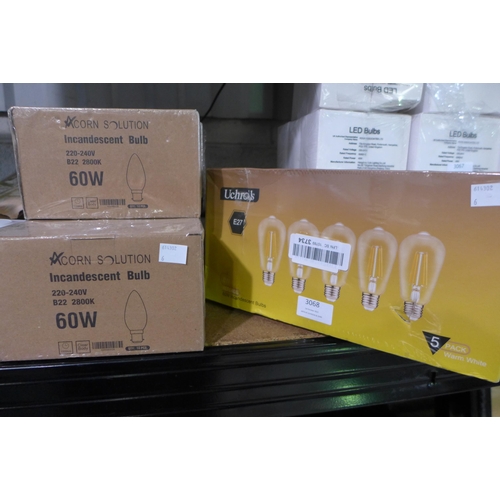 3068 - 90 x 60w B22 incandescent bulbs and 5 x E27 LED bulbs