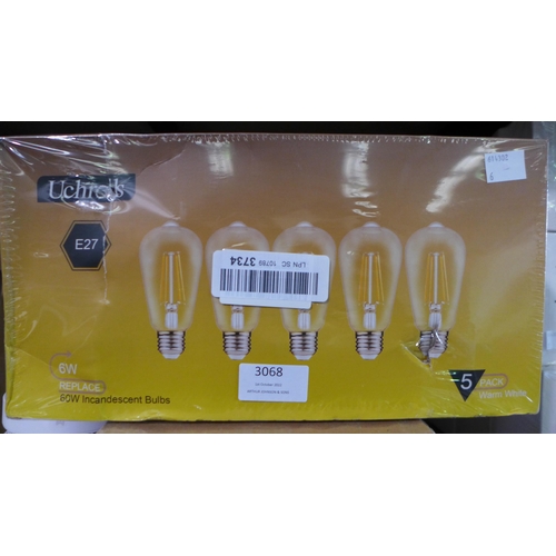 3068 - 90 x 60w B22 incandescent bulbs and 5 x E27 LED bulbs