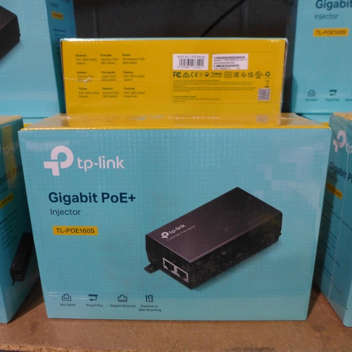 3076 - 4 TP-Link Gigabit PoE+ injectors (TL-POE160S) - boxed * this lot is subject to VAT