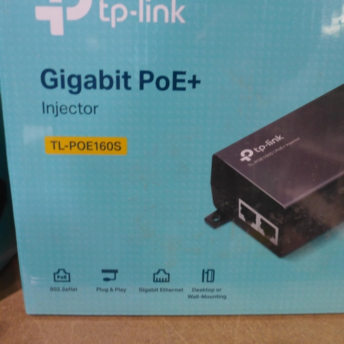 3077 - 4 TP-Link Gigabit PoE+ injectors (TL-POE160S) - boxed  * this lot is subject to VAT