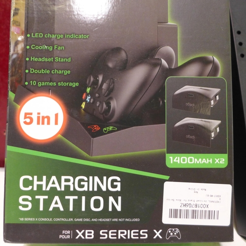 3111 - 5 in 1 charging station for XBox Series X