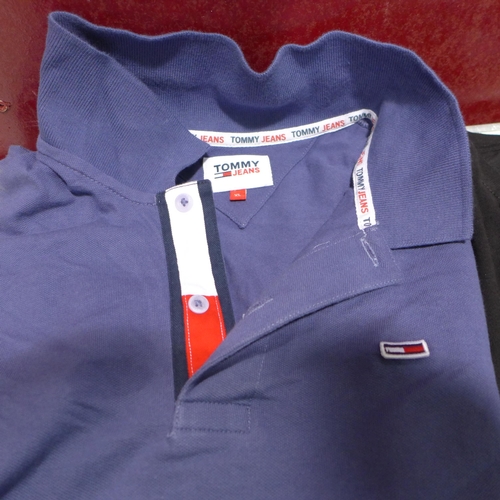 3135 - 3 Tommy Hilfiger Men's tops; Medium, Black T-shirt, XL Blue polo and L Navy sweater * this lot is su... 