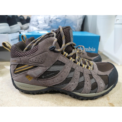 3216 - Men's Redcrest waterproof Columbia walking boots (UK size 8) * this lot is subject to VAT