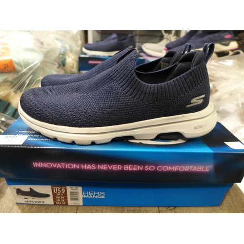 3227 - Women's navy Ultra Go Skechers, UK size 6 * this lot is subject to VAT