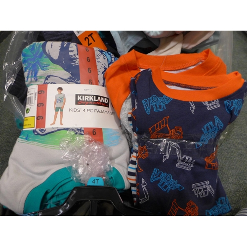 3233 - Bag of children's clothing, various sizes, styles/colours * this lot is subject to VAT