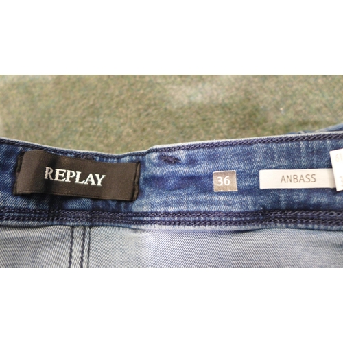 3252 - 2 Pairs of jeans, mixed sizes and styles, including Replay * this lot is subject to VAT