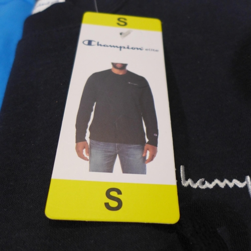 3259 - Men's Champion branded clothing, including sweaters, T-shirts, joggers * this lot is subject to VAT