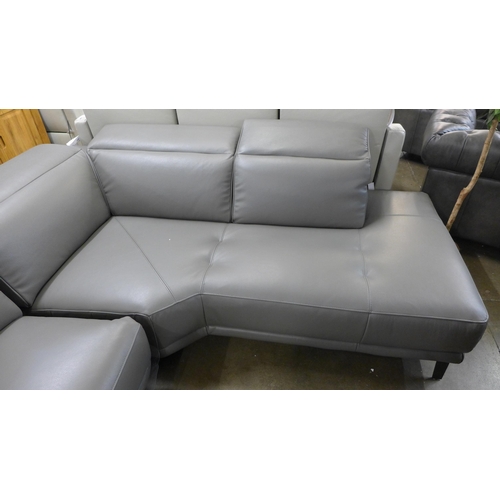 1375 - Kmc.772 2Pc Med.Grey RHF Sectional - Winter, RRP £2083.33 + vat     (4141-17)  * This lot is subject... 