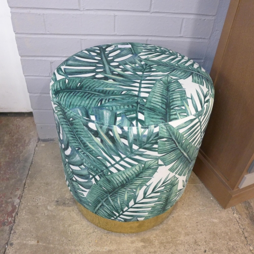 1405 - A upholstered palm design stool