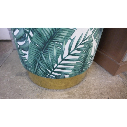 1405 - A upholstered palm design stool