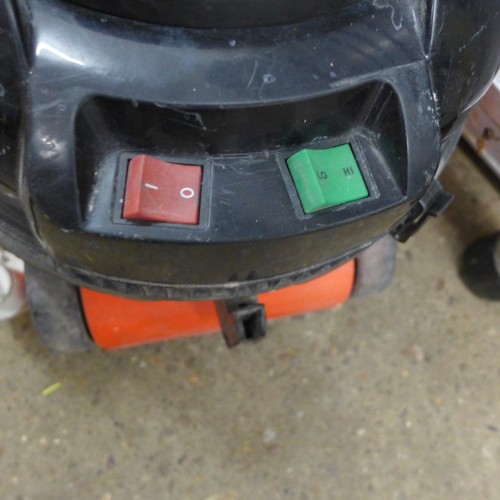 2277b - 110v Henry hoover