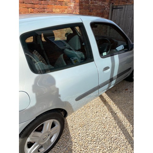 2417 - Silver 2004 Renault Clio Dynamique 16V 3 Door Hatchback - 0E53 UZER - odometer reading 122,800