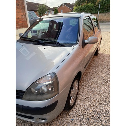 2417 - Silver 2004 Renault Clio Dynamique 16V 3 Door Hatchback - 0E53 UZER - odometer reading 122,800