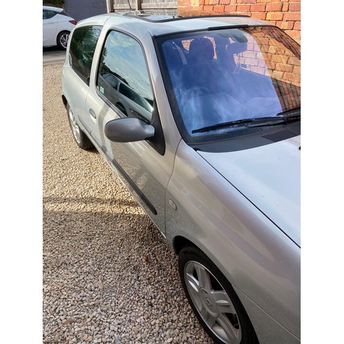 2417 - Silver 2004 Renault Clio Dynamique 16V 3 Door Hatchback - 0E53 UZER - odometer reading 122,800