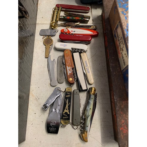 2239a - Collection of approx 30 penknives. We have withdrawn from sale any lock knives shown in this lot.